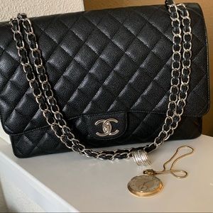 EXQUISITE Chanel Classic Jumbo Double Bag